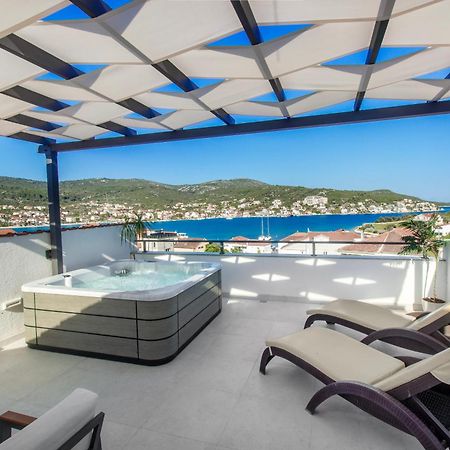 Villa Dalmatian Child With Swimming Pool, Close To The Beach Vinišće Zewnętrze zdjęcie