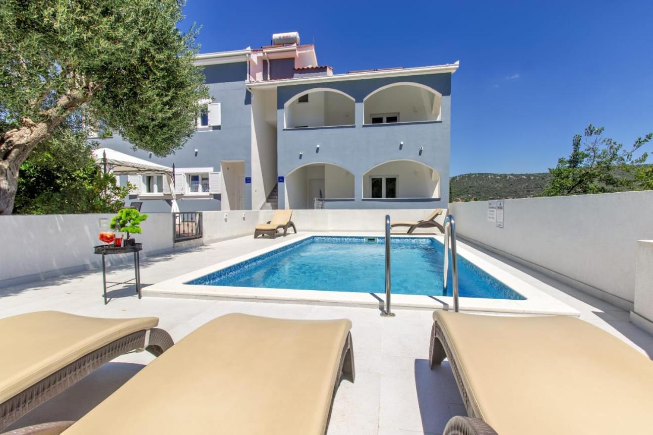Villa Dalmatian Child With Swimming Pool, Close To The Beach Vinišće Zewnętrze zdjęcie