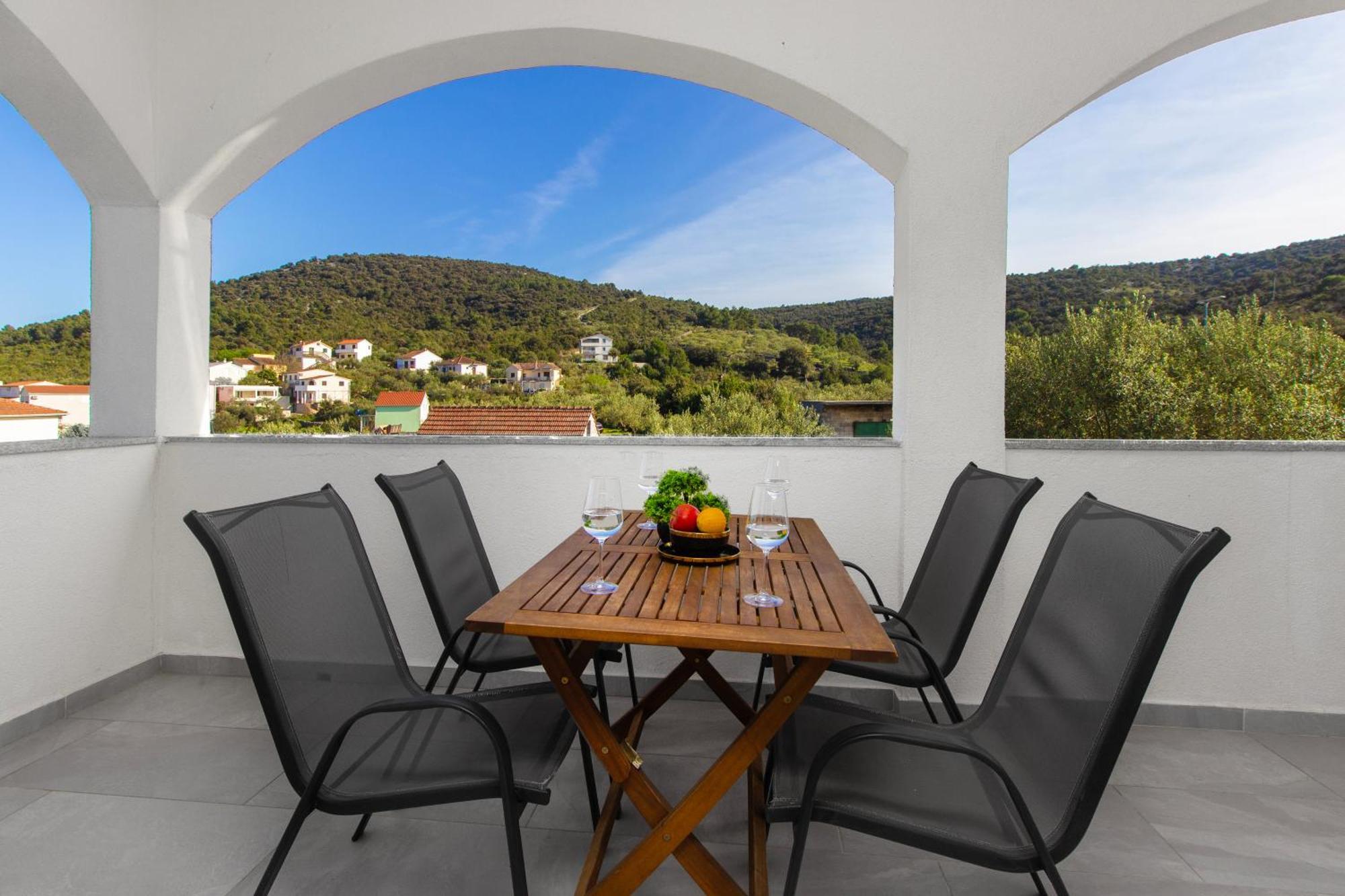 Villa Dalmatian Child With Swimming Pool, Close To The Beach Vinišće Zewnętrze zdjęcie